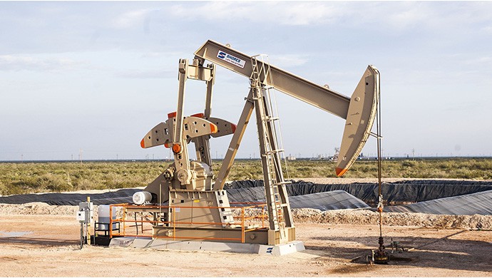 每一座城都有自己獨特的城市標志，北京長城、上海外灘、山西煤炭、攀枝花鋼鐵……而位于中國新疆準葛爾盆地西部的克拉瑪依就是一個石油之城，富得流油就是對克拉瑪依真實的寫照?？死斠赖某鞘忻Q原本就是黑油的意思，一座以石油命名的城市。城區多戈壁，分轄克拉瑪依區、獨山子區、白堿灘區、烏爾禾區四個區域。